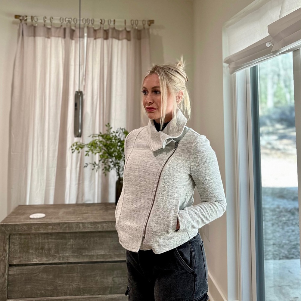 Crop jacket can be worn like a cardigan or layered